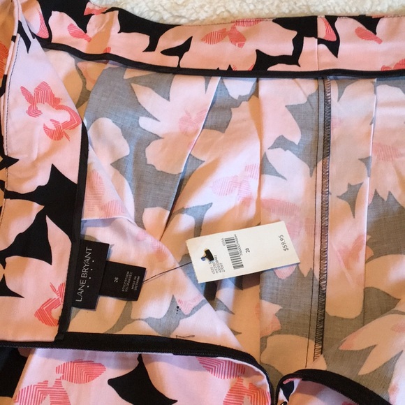 Beautiful skirt by Lane Bryant sz 26 close out sale 🎉 - Picture 5 of 7